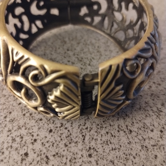 Retro Metal Bracelet - Picture 3 of 6